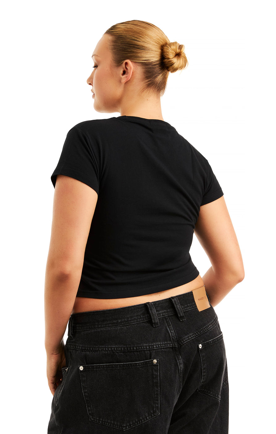 THE BLAIR TEE BLACK | model
