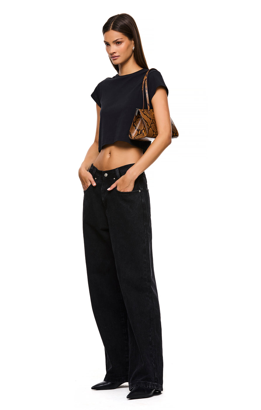 THE DAYNA SNAKE BAG | model