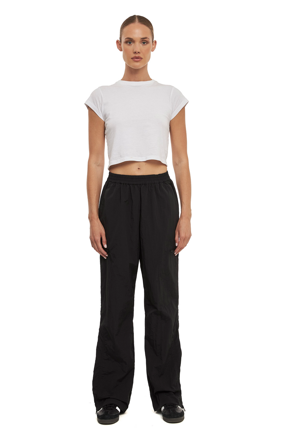 THE JACKSON BLACK PANT | model