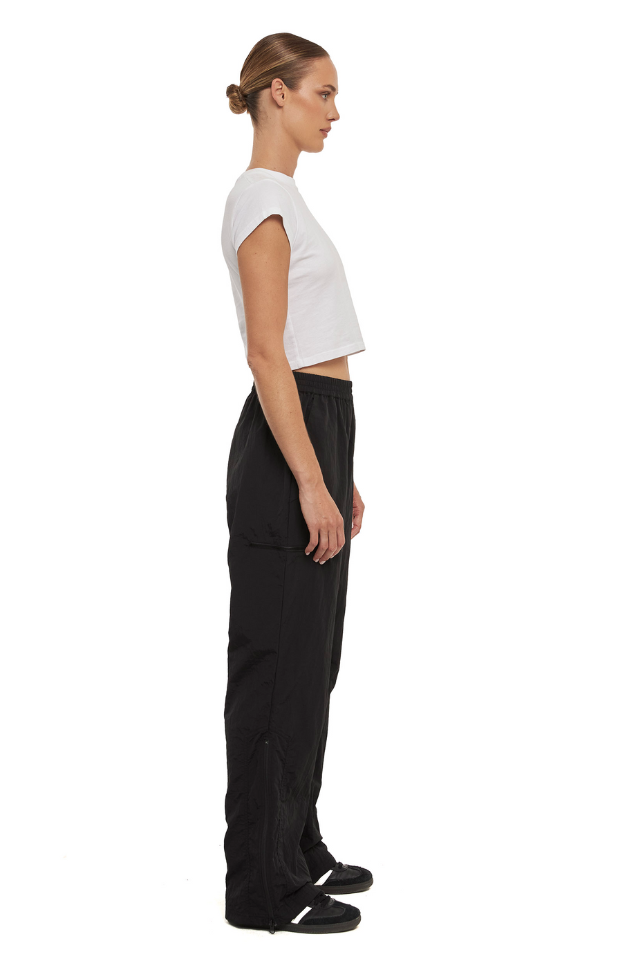 THE JACKSON BLACK PANT | model