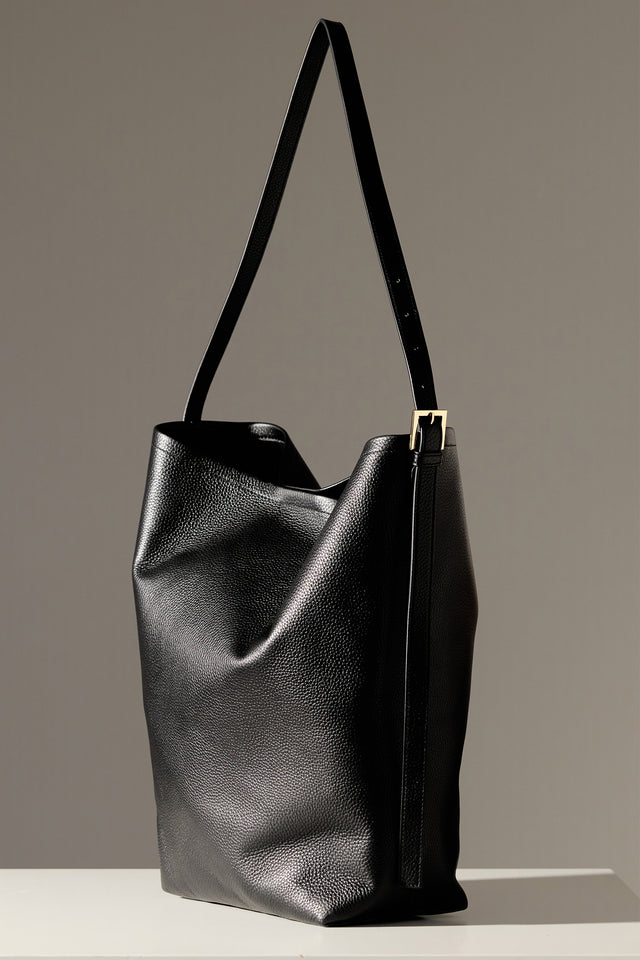 THE SMITH BLACK BUCKET BAG