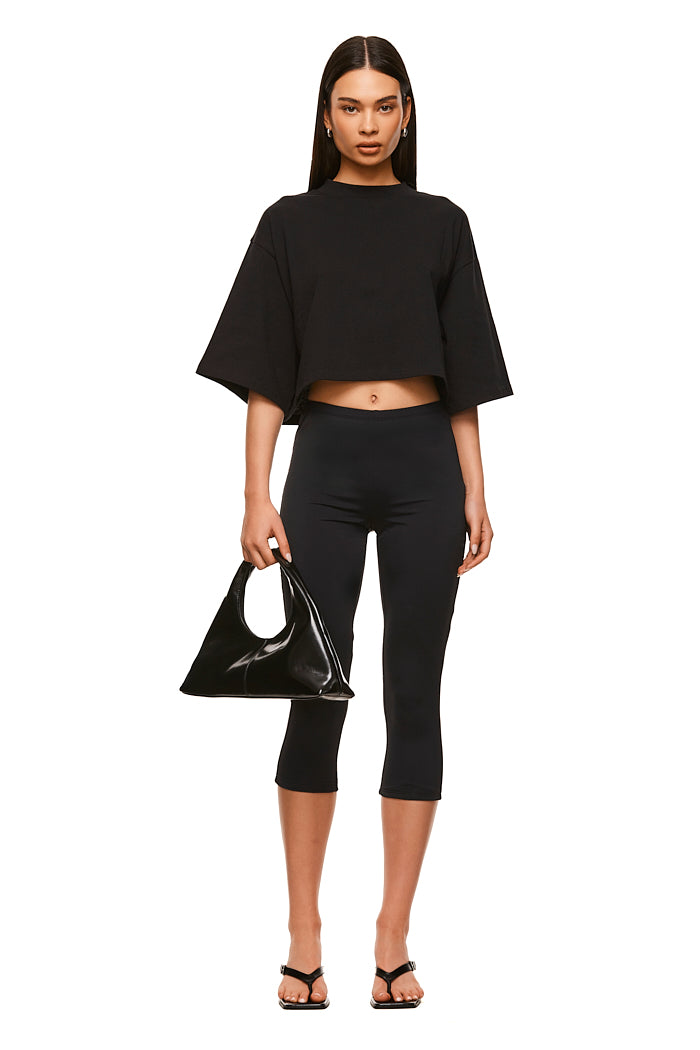 THE THEA BLACK CAPRI | MODEL