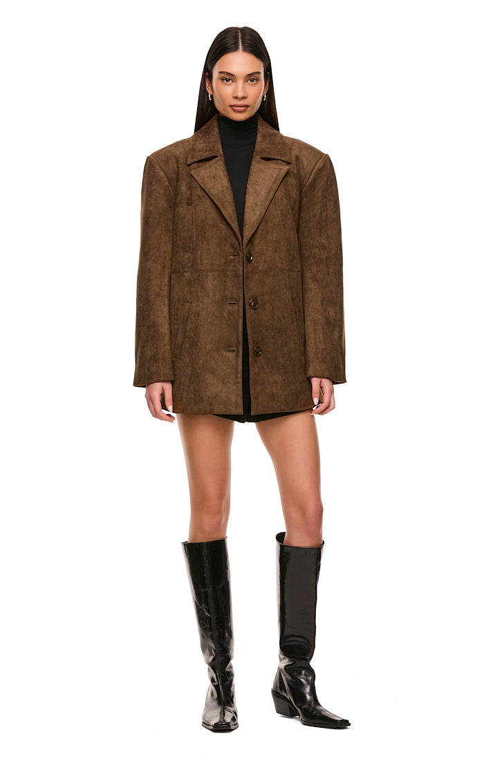 THE BROOKLYN BROWN BLAZER | model