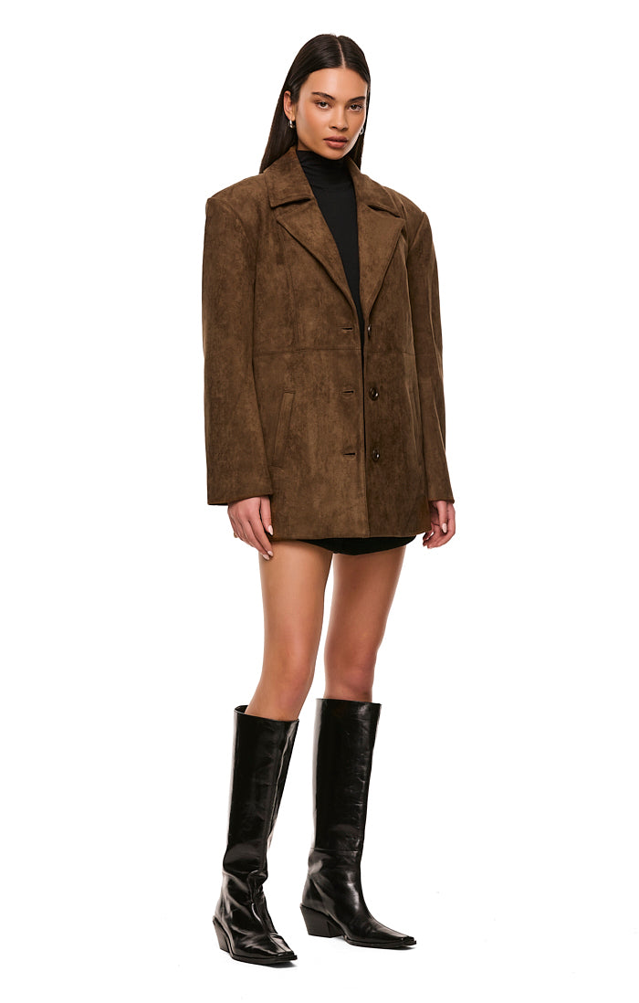 THE BROOKLYN BROWN BLAZER | model