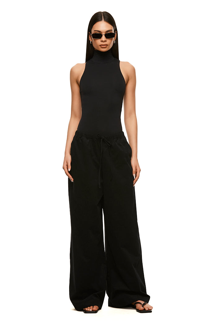 THE ENZO BLACK PANT | model