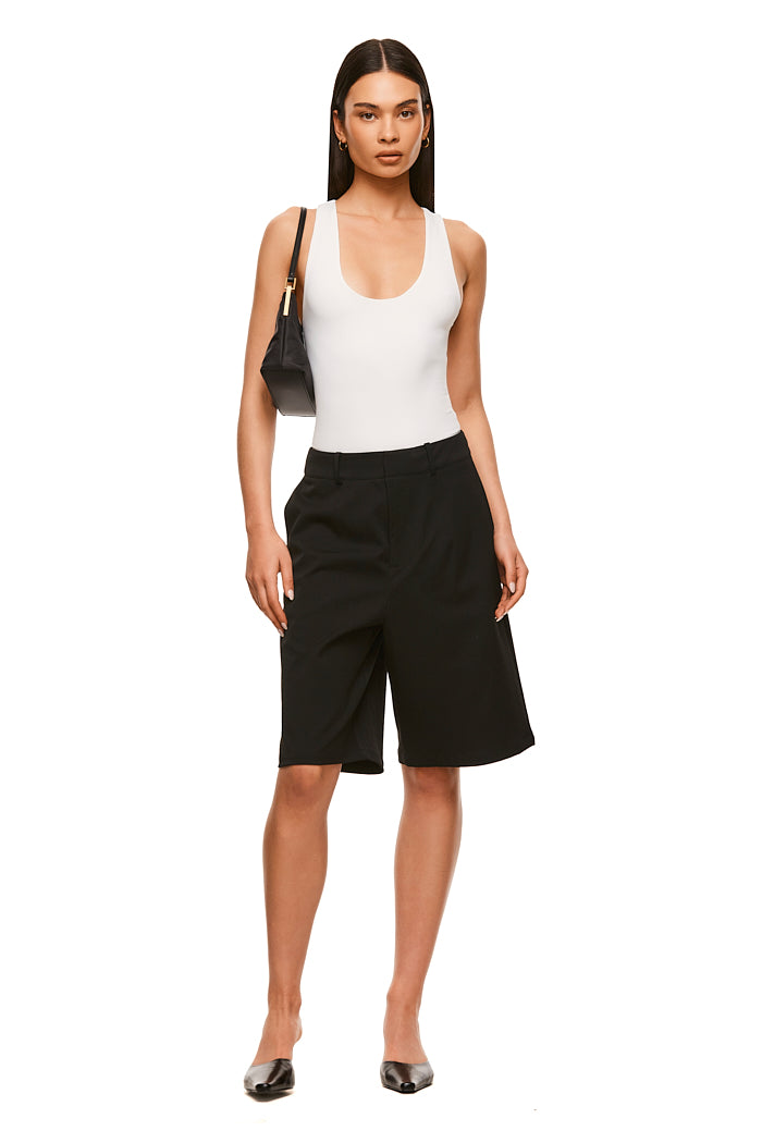 THE CHRISTY BLACK GOLD BAG | MODEL