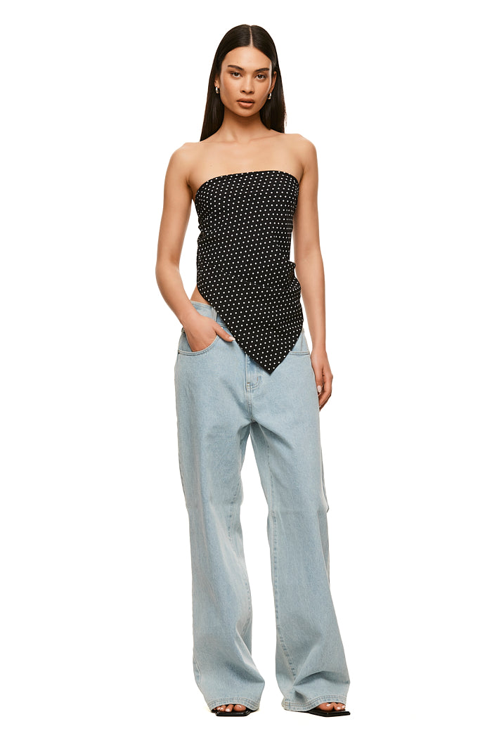 THE MAXWELL LIGHT BLUE JEAN | model