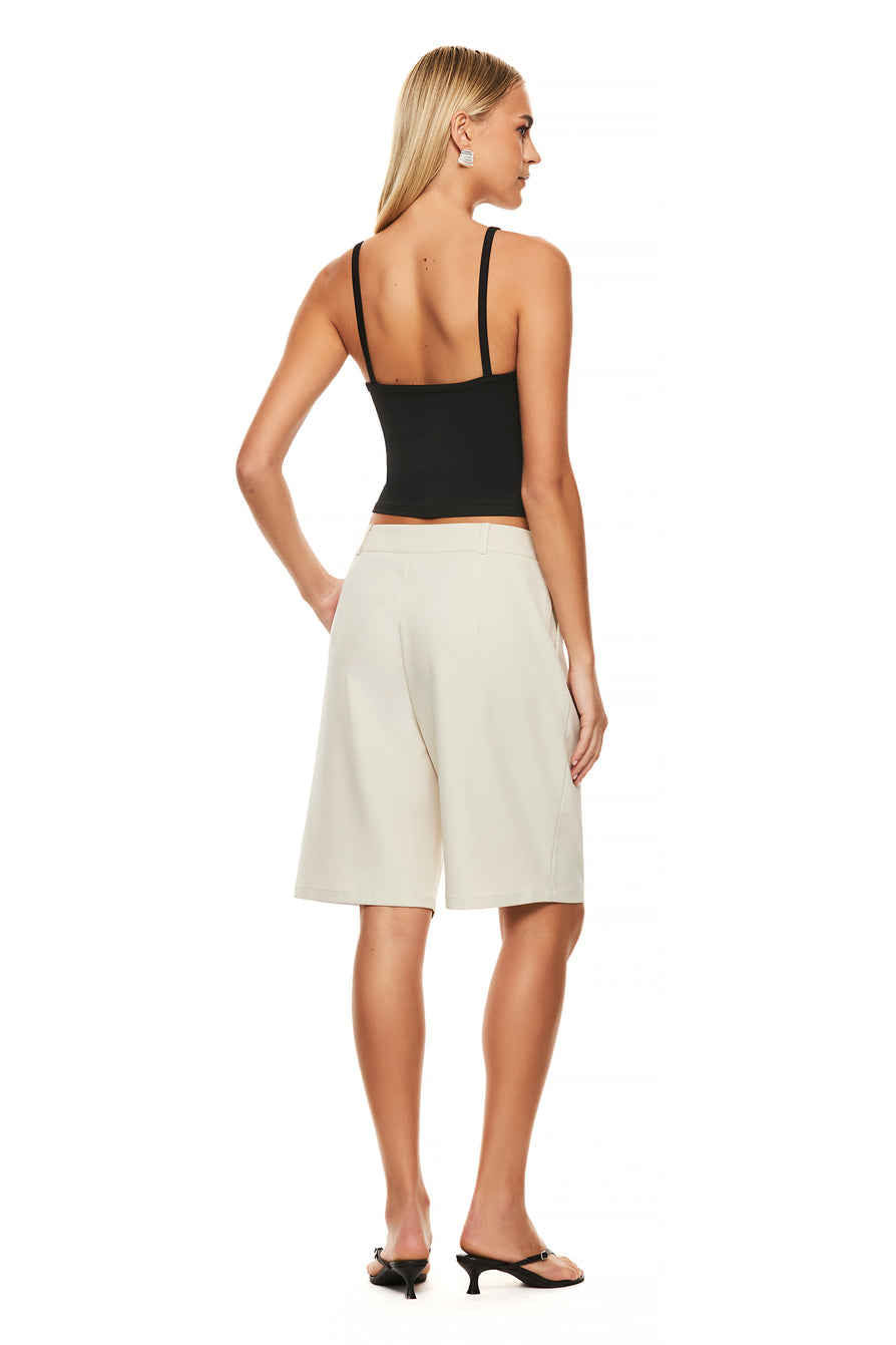 THE XANDER OYSTER SHORT | model