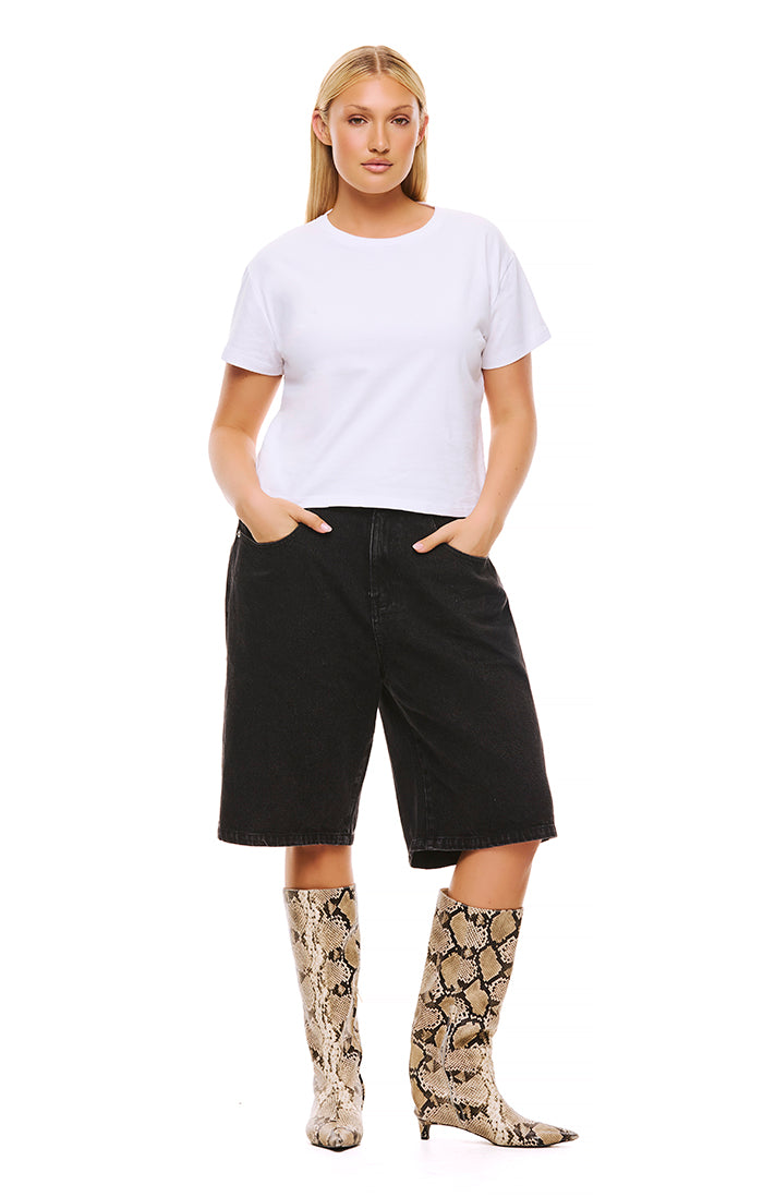 THE MAXWELL BLACK SHORT | model