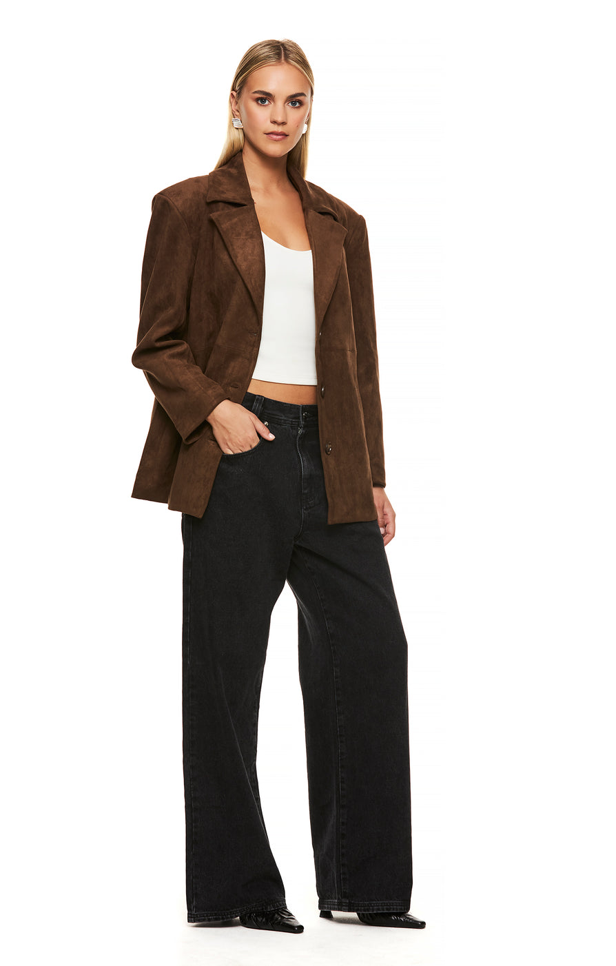 THE BROOKLYN BROWN BLAZER | model