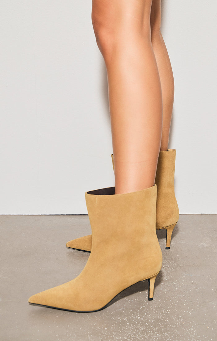 THE MAVIS HONEY BOOT | CAMPAIGN