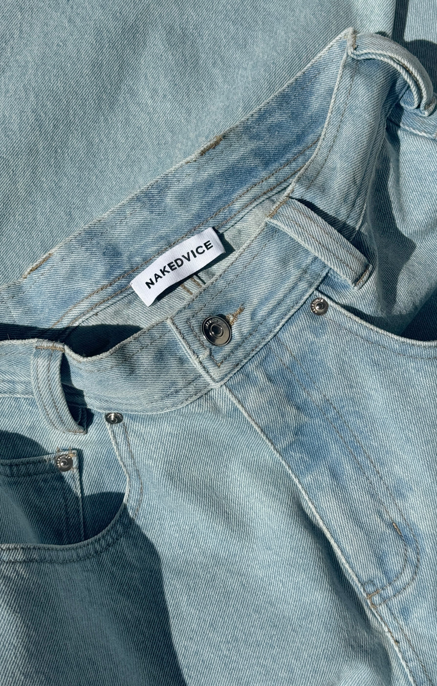 THE MAXWELL LIGHT BLUE JEAN | lifestyle