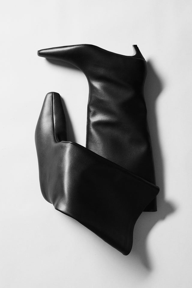 THE SARINA BLACK BOOT 