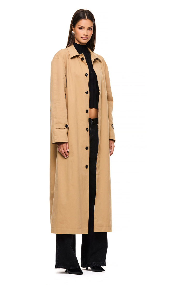 THE MONTAGUE SAND TRENCH COAT | model