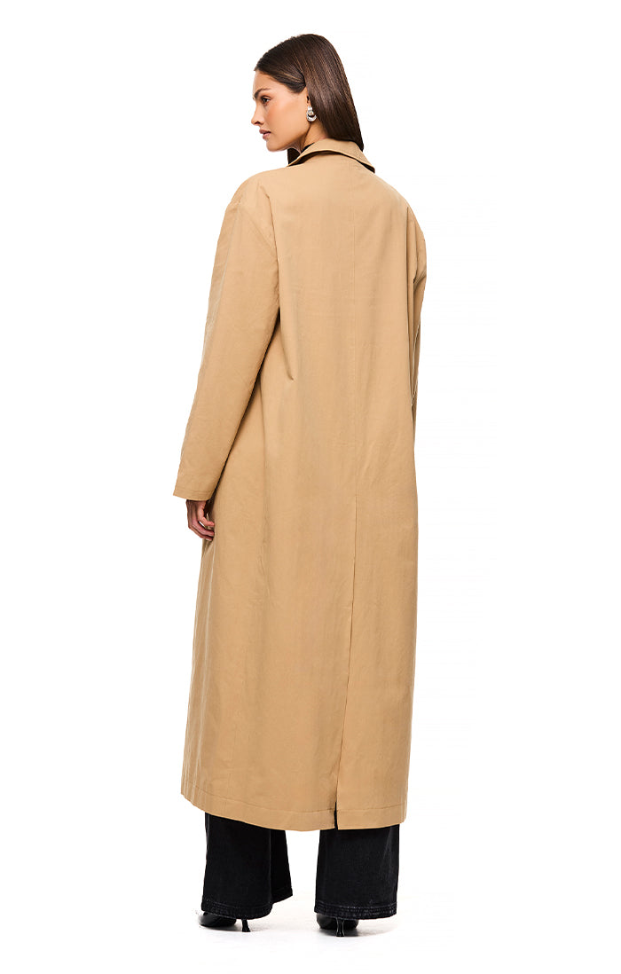 THE MONTAGUE SAND TRENCH COAT | model