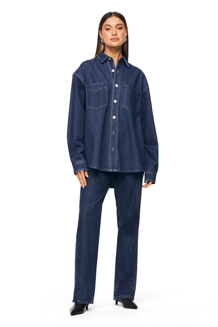 THE SANA SHIRT BLUE | model