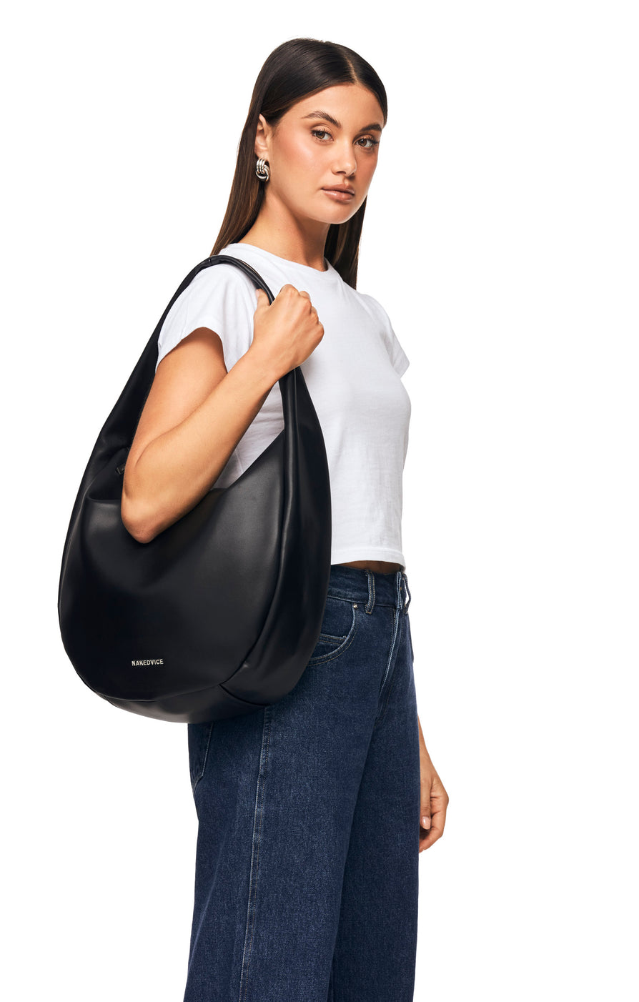 THE ZOE BLACK SILVER | model