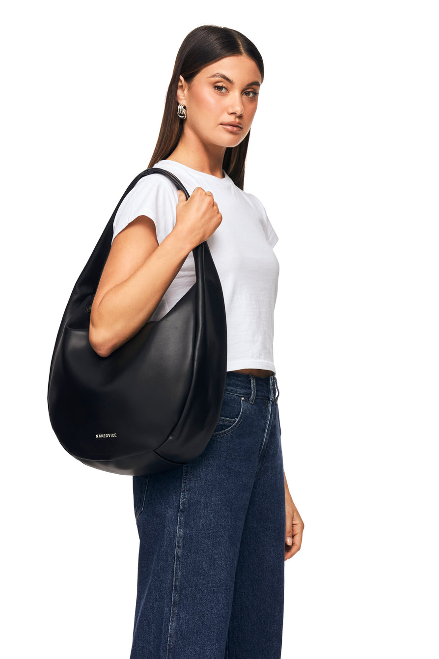 THE ZOE BLACK SILVER | model