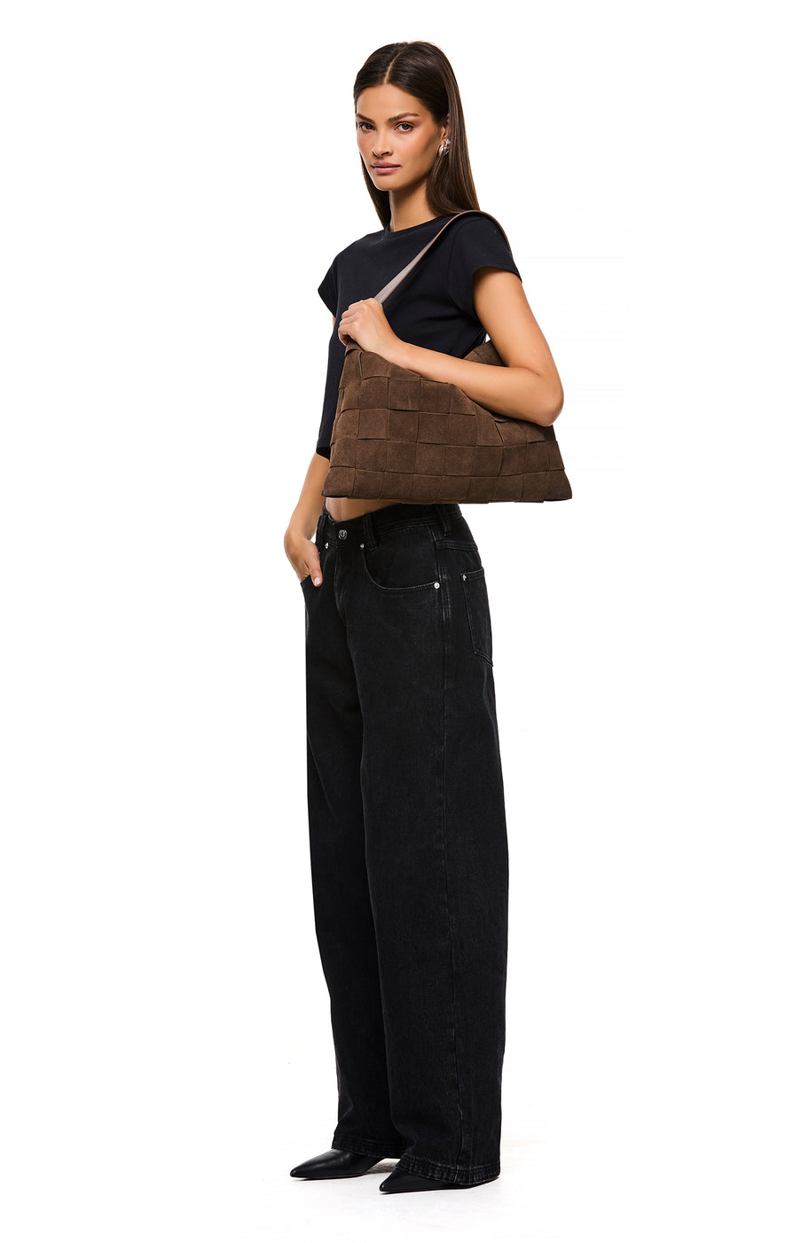 THE CELESTE COCOA BAG | model
