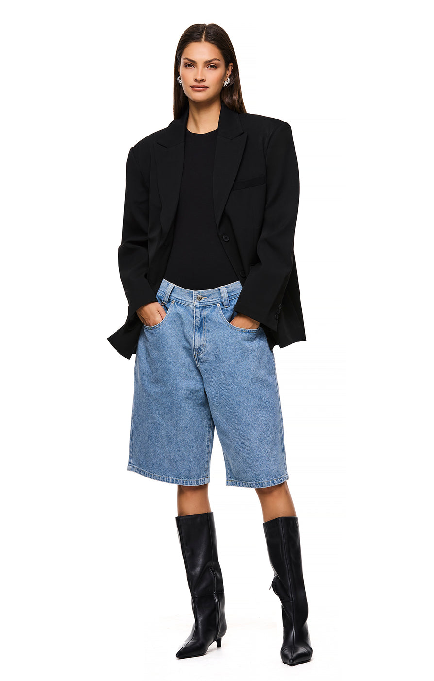 THE MAXWELL BLUE SHORT | model