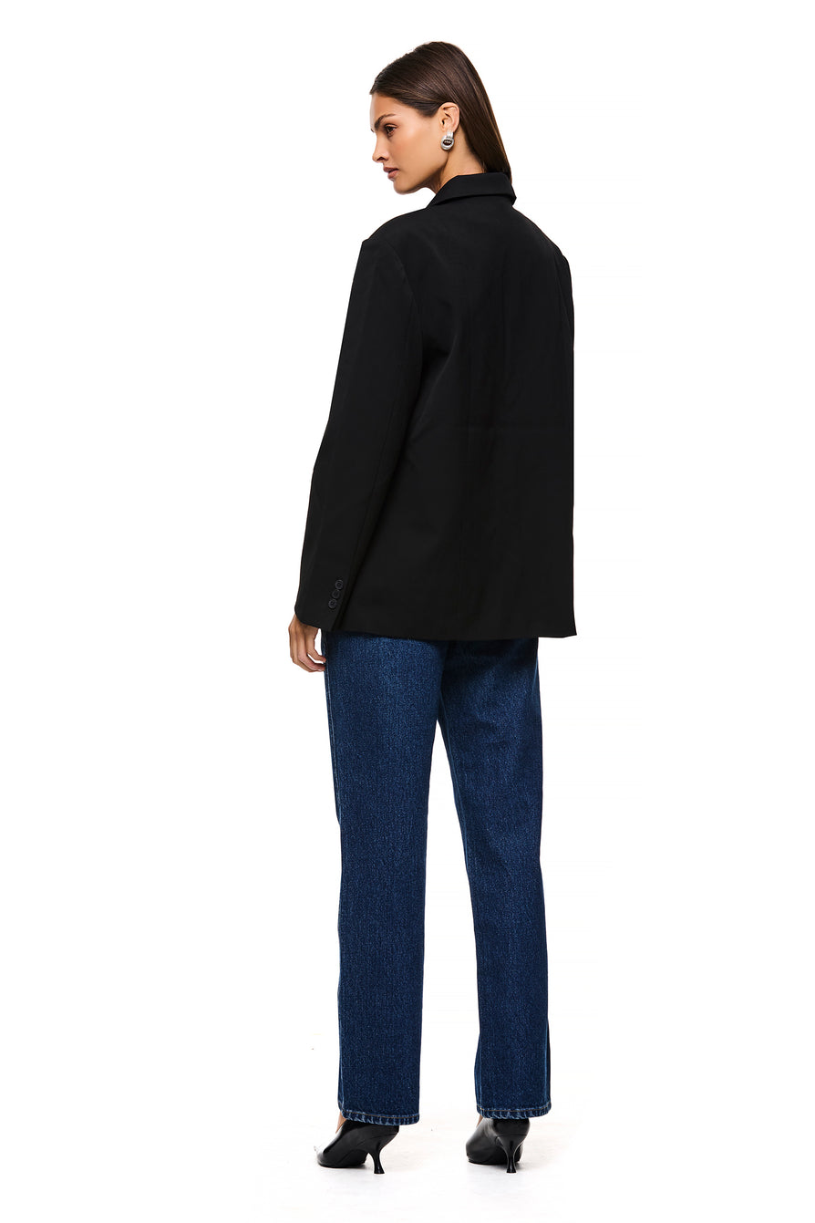 THE ISLA BLACK BLAZER | model