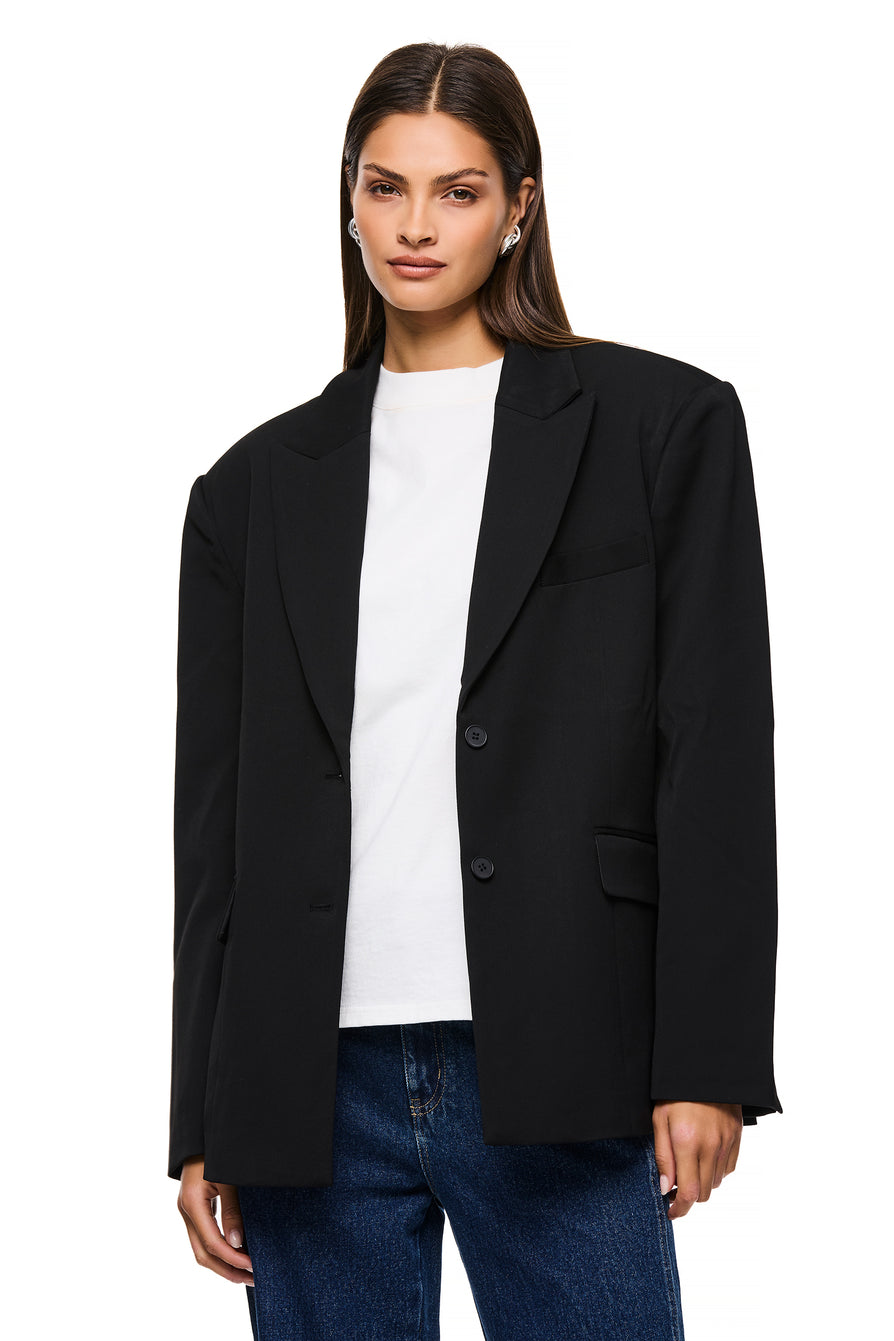 THE ISLA BLACK BLAZER | model