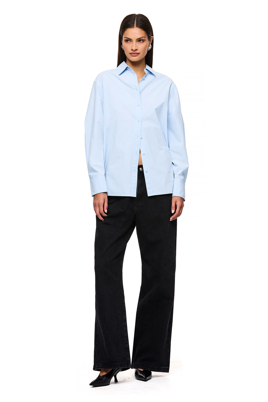 THE TESSA LIGHT BLUE SHIRT | model