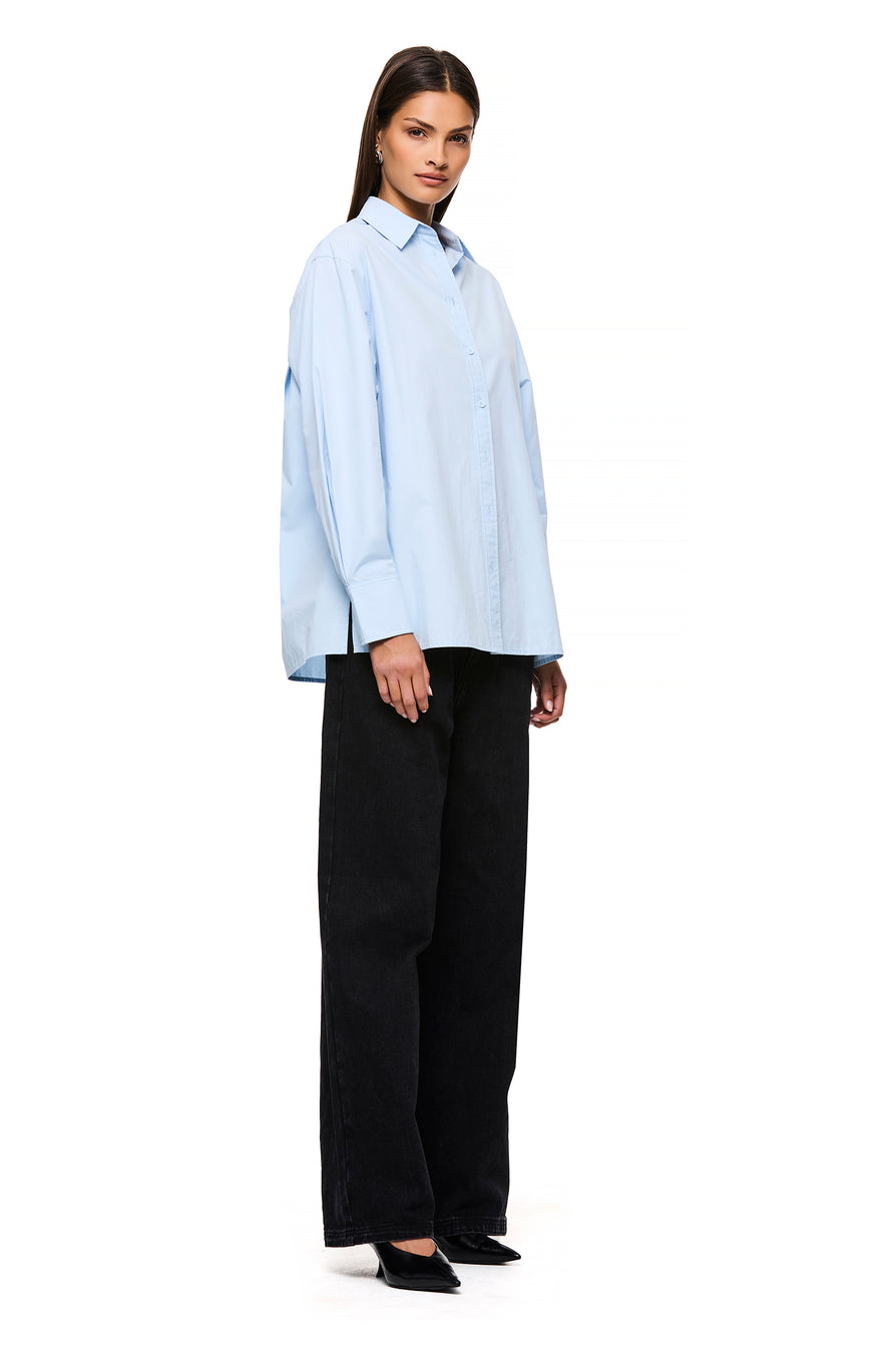 THE TESSA LIGHT BLUE SHIRT | model