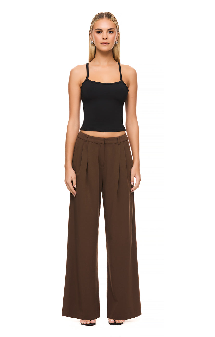 THE ISLA BROWN PANT | model