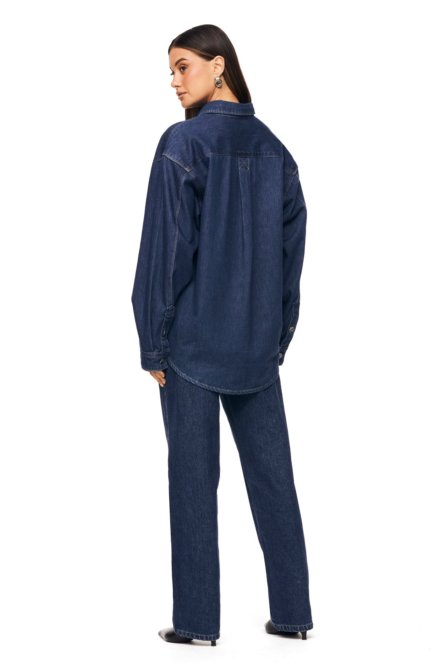 THE SANA SHIRT BLUE | model