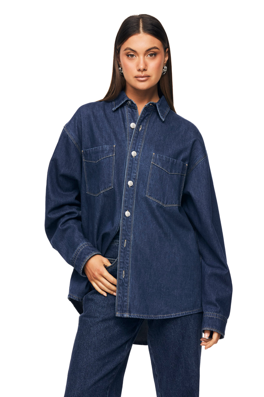 THE SANA SHIRT BLUE | model