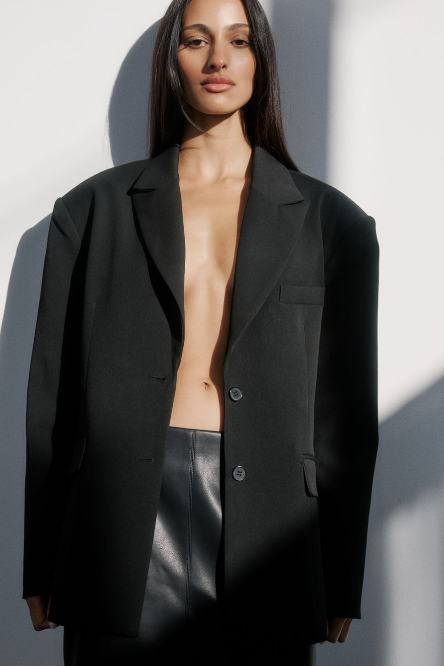 THE ISLA BLACK BLAZER | CAMPAIGN