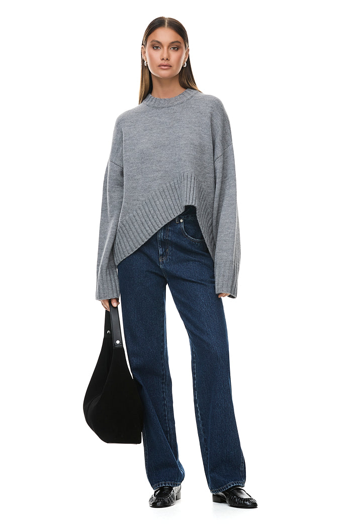 THE OSCAR SLATE JUMPER | MODEL