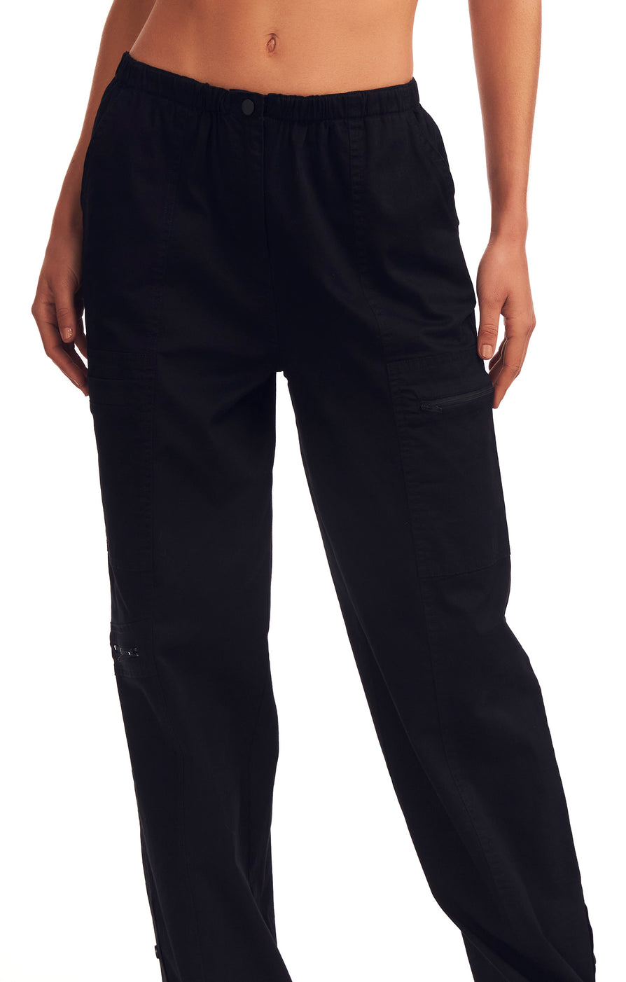 THE MIRRI BLACK PANT | model
