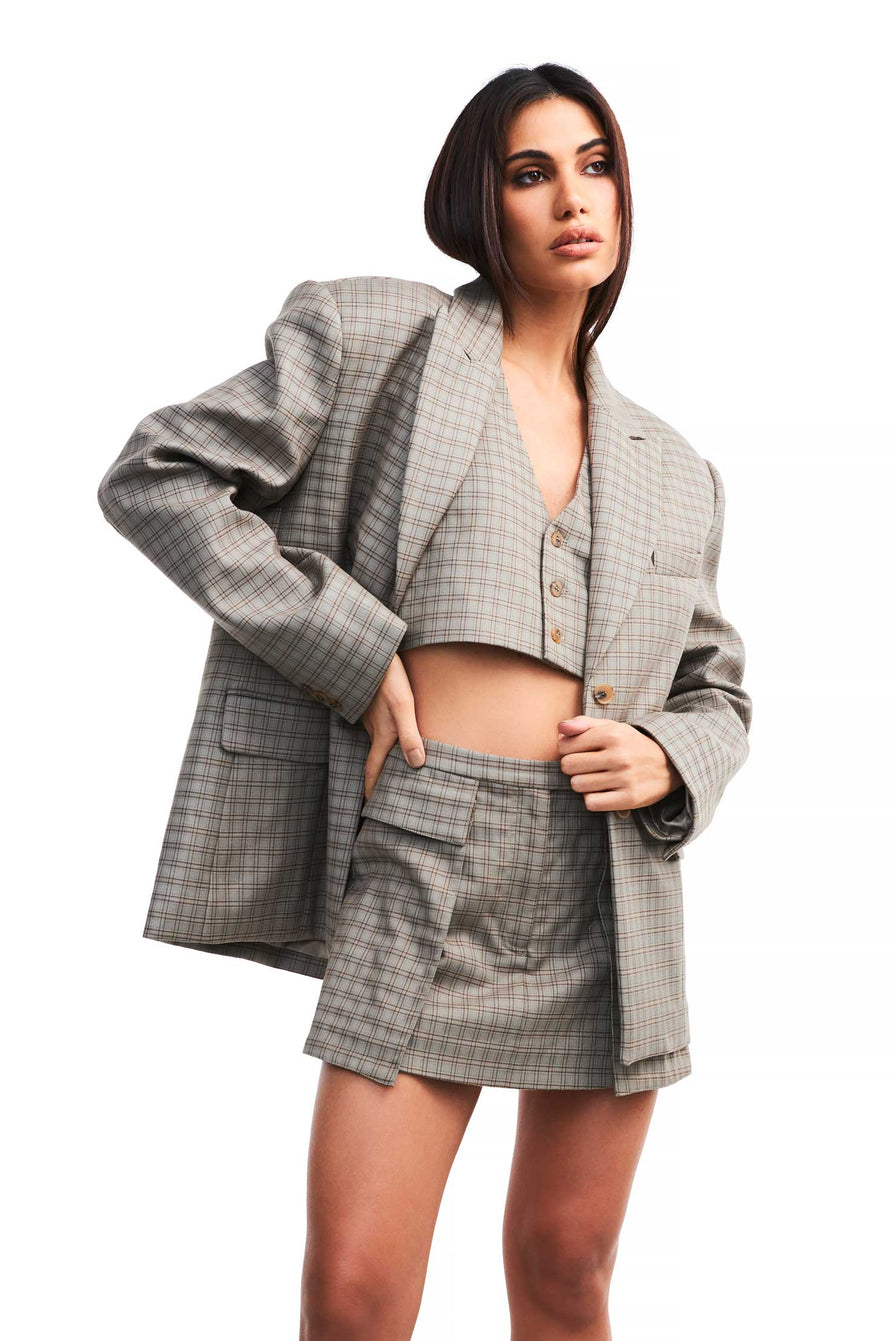 THE CARMEN VEST CHECK | model