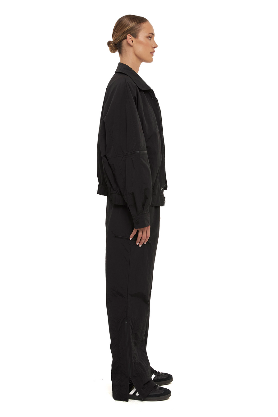 THE JACKSON BLACK BOMBER | model