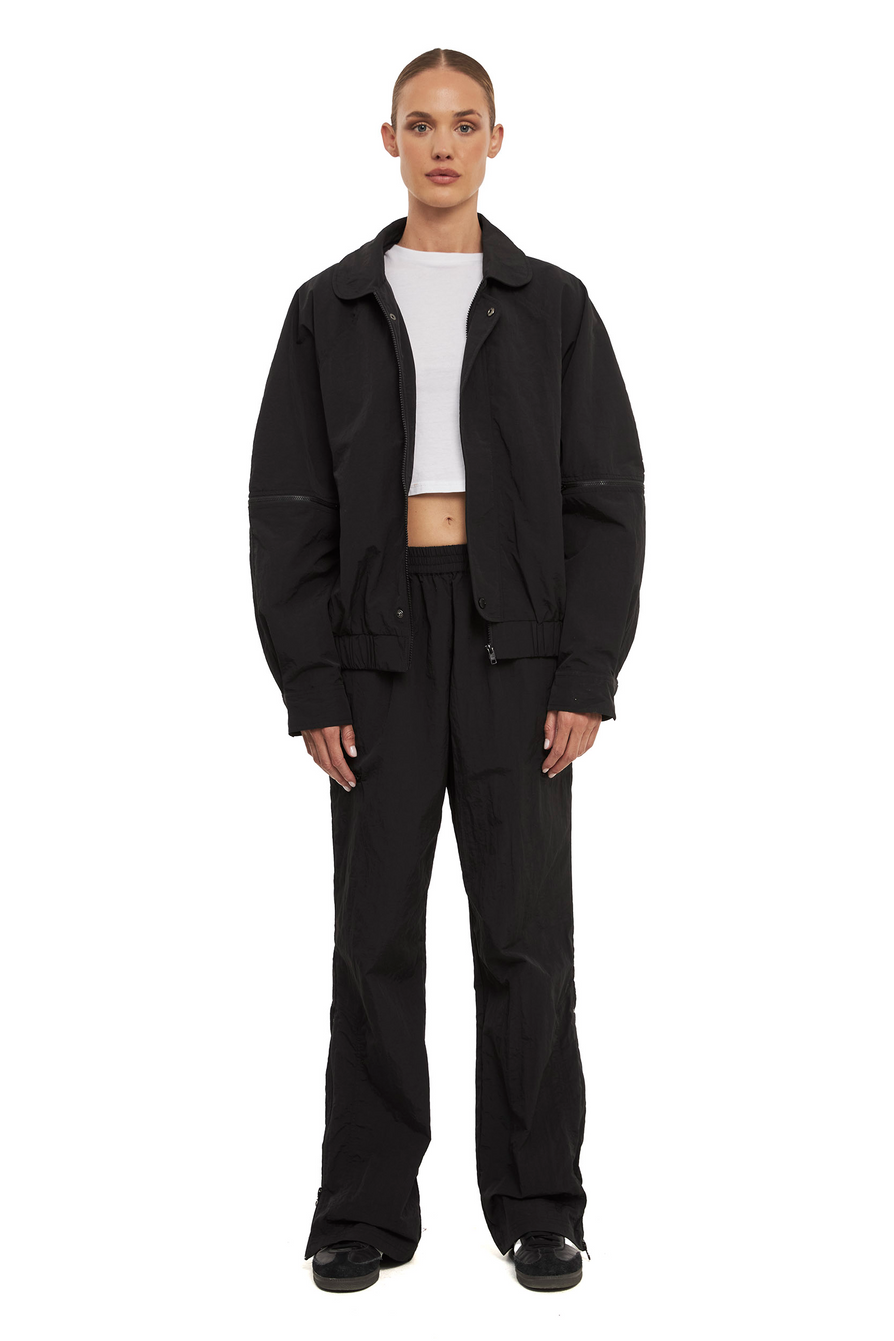 THE JACKSON BLACK BOMBER | model