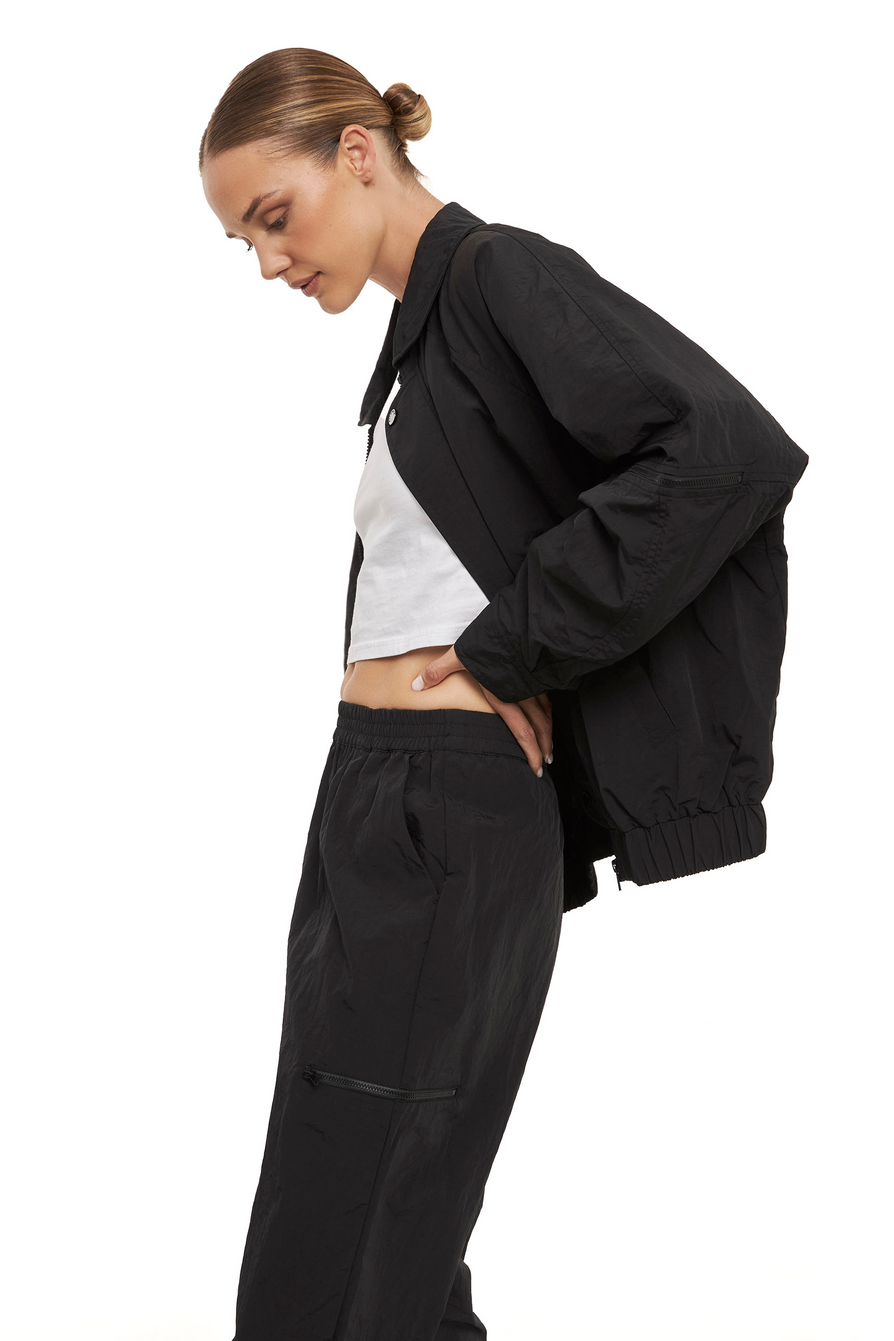 THE JACKSON BLACK BOMBER | model