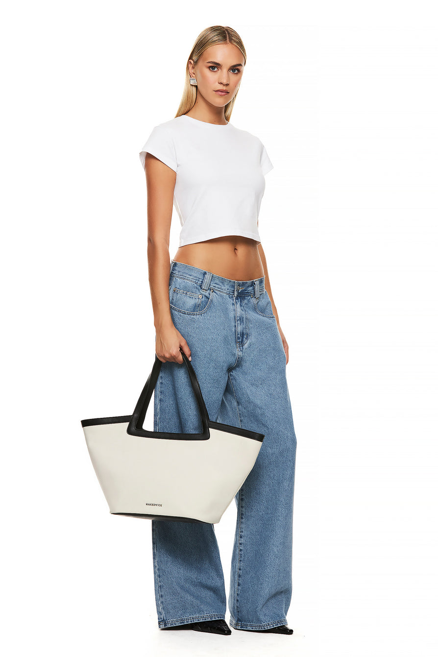 THE PORTIA CANVAS TOTE | model