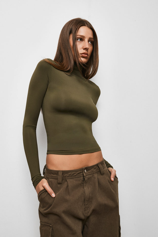 THE TULSA KHAKI SLINKY TURTLENECK 