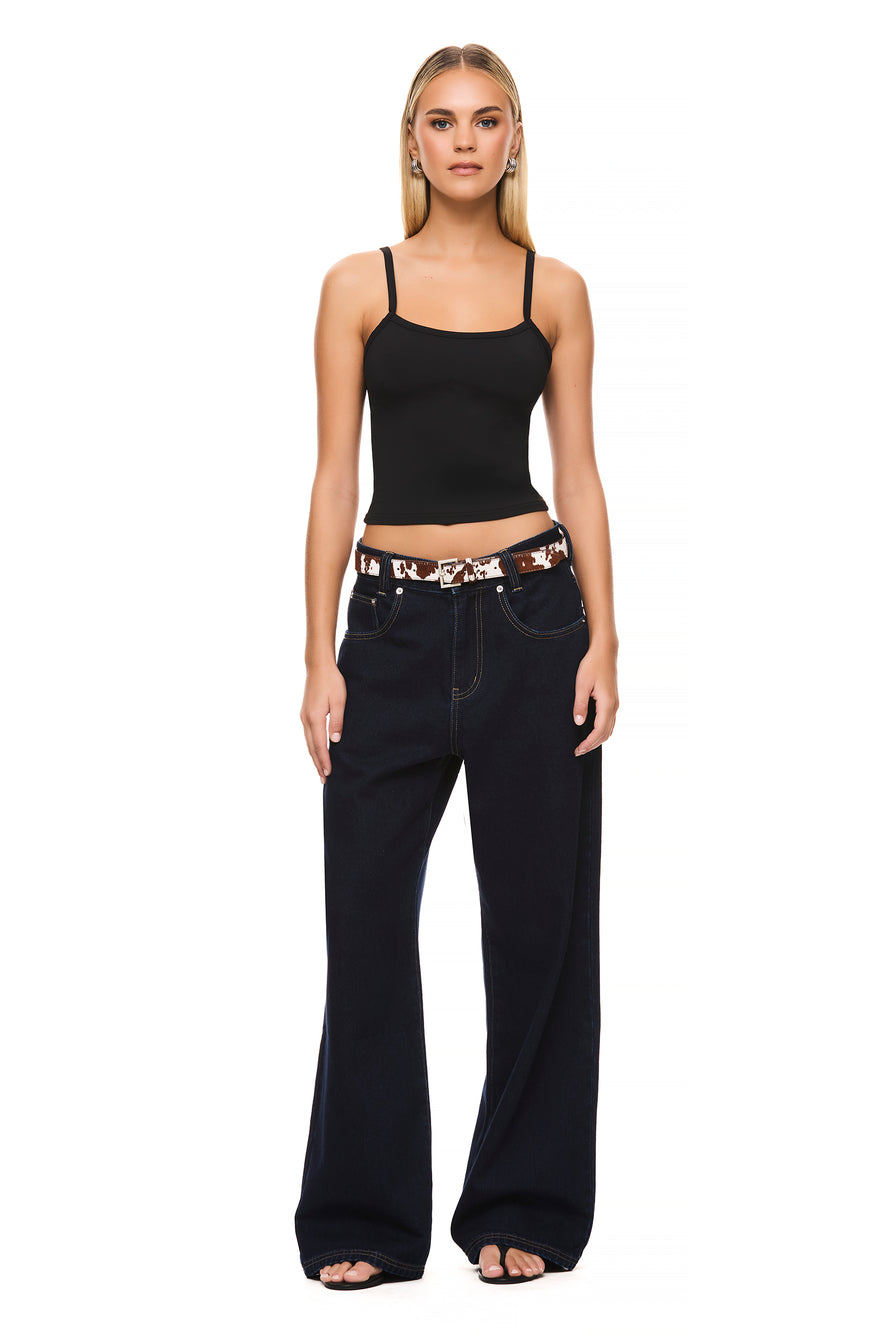 THE DUKE COW PRINT BELT | model