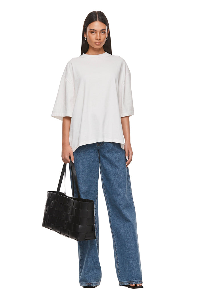 THE ALEX WHITE TEE | MODEL