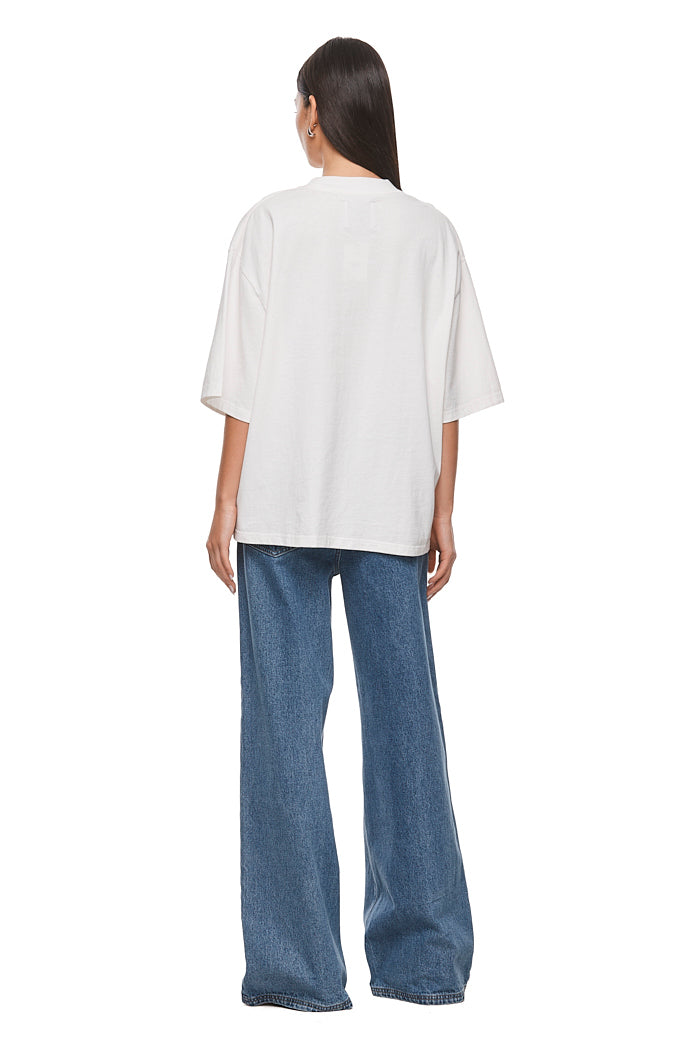 THE ALEX WHITE TEE | MODEL