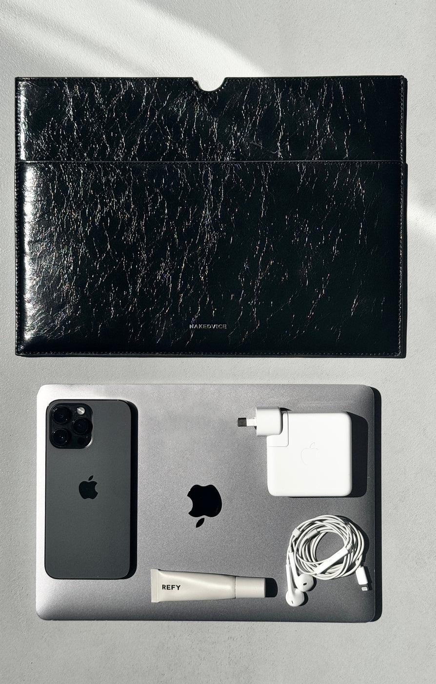 THE BASS BLACK LAPTOP SLEEVE | lifestyle