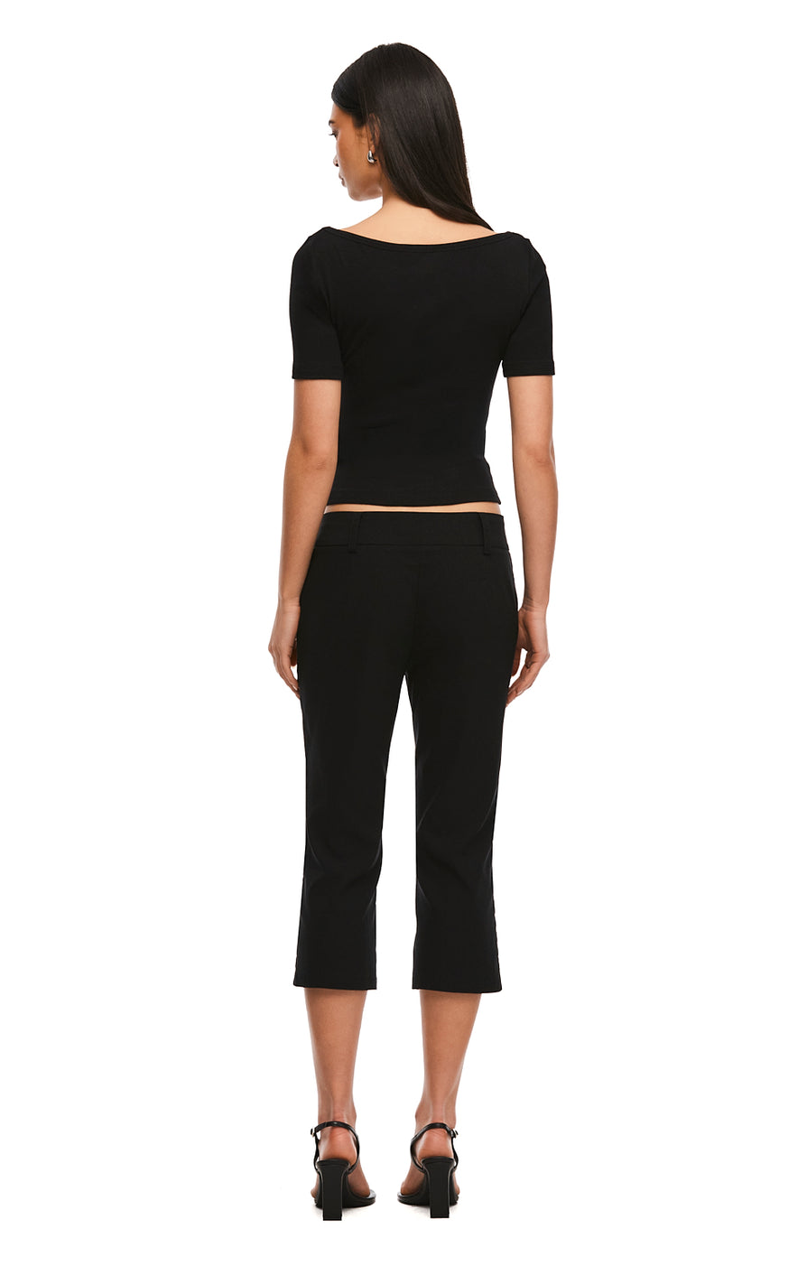 THE ZALI BLACK CAPRI | MODEL