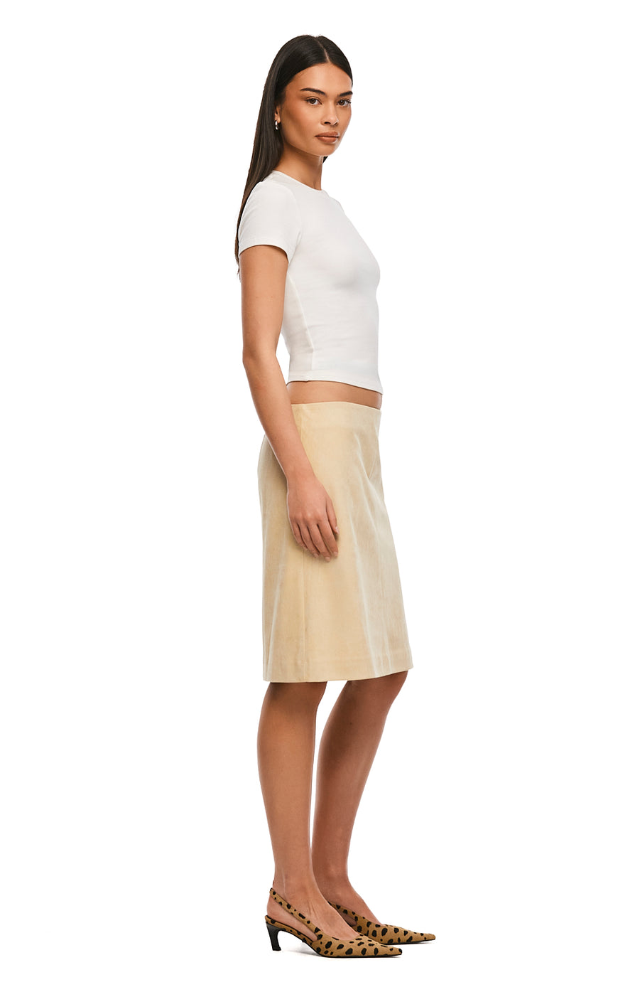 THE CARLY WHITE TEE | MODEL
