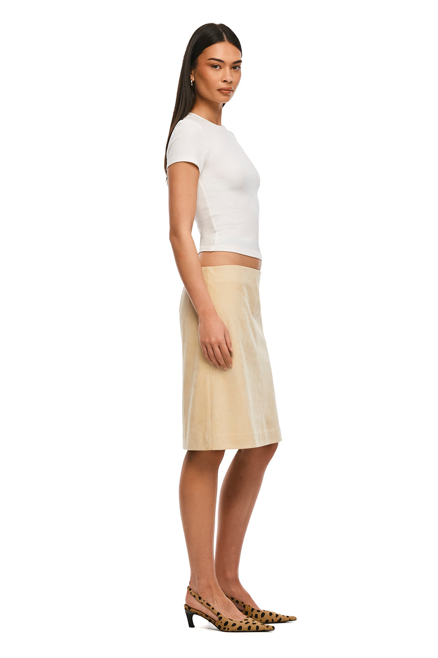 THE CARLY WHITE TEE | MODEL