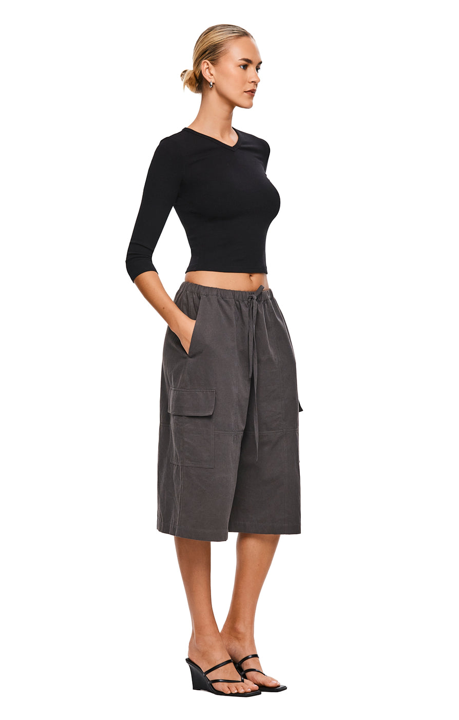 THE ZUMA GREY SHORT | MODEL