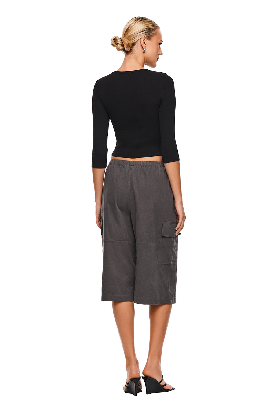 THE ZUMA GREY SHORT | MODEL