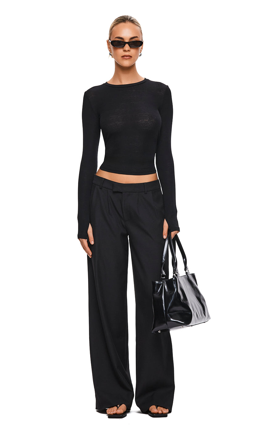 THE DOVE BLACK LONG-SLEEVE TOP | model
